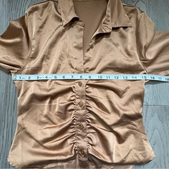 Abercrombie & Fitch Gold Ruched Button Down Long sleeve Shirt - Picture 10 of 11